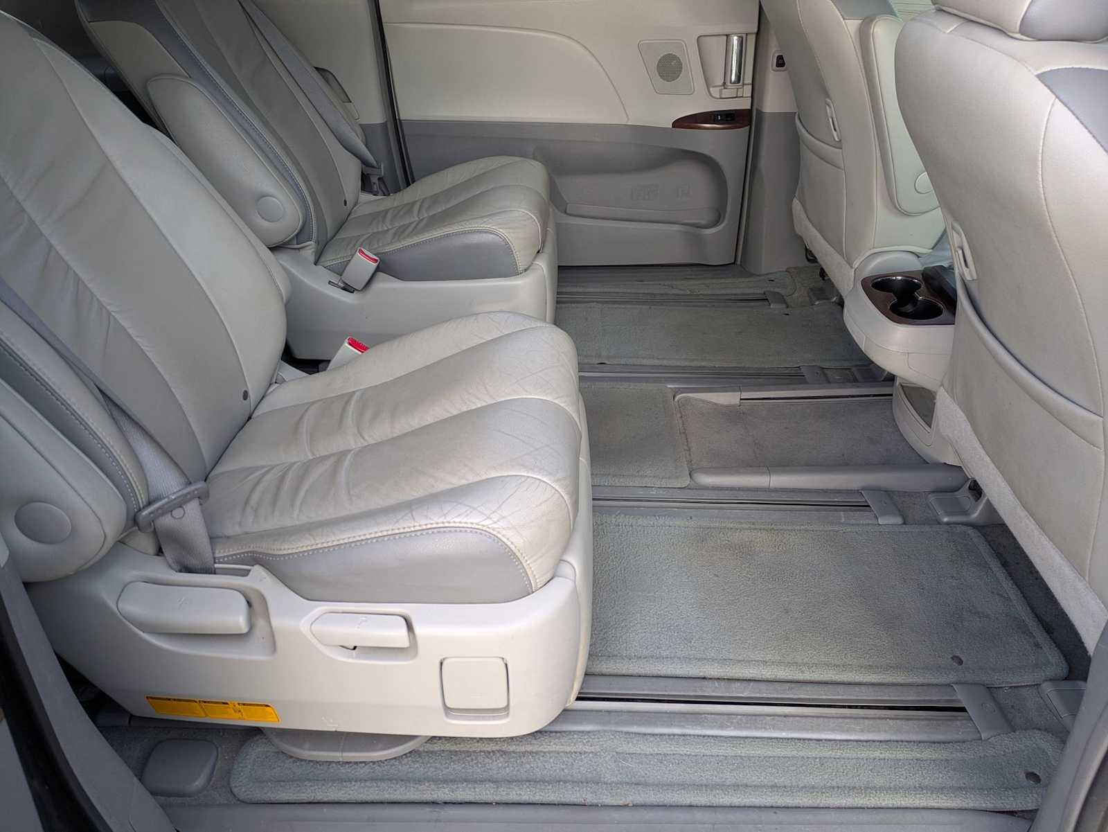 Thumbnail: 2012 Toyota Sienna - 20