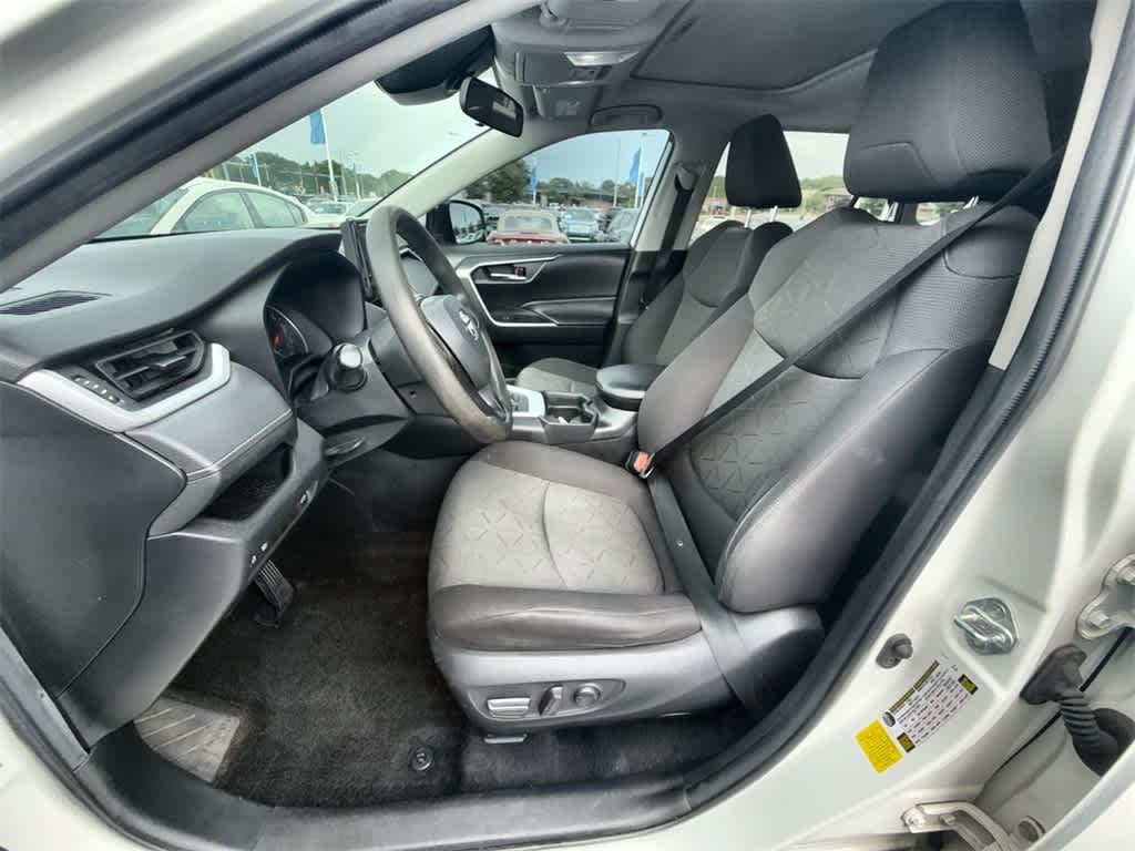 2021 Toyota RAV4 XLE 2
