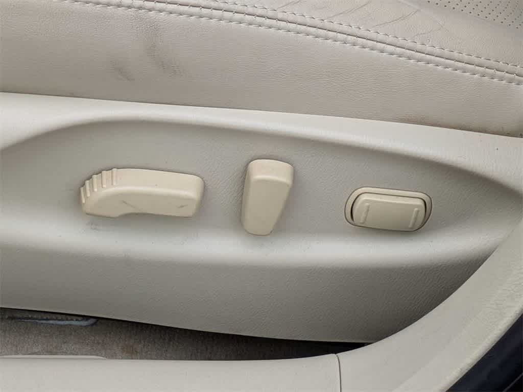 Thumbnail: 2016 INFINITI Q70 - 16