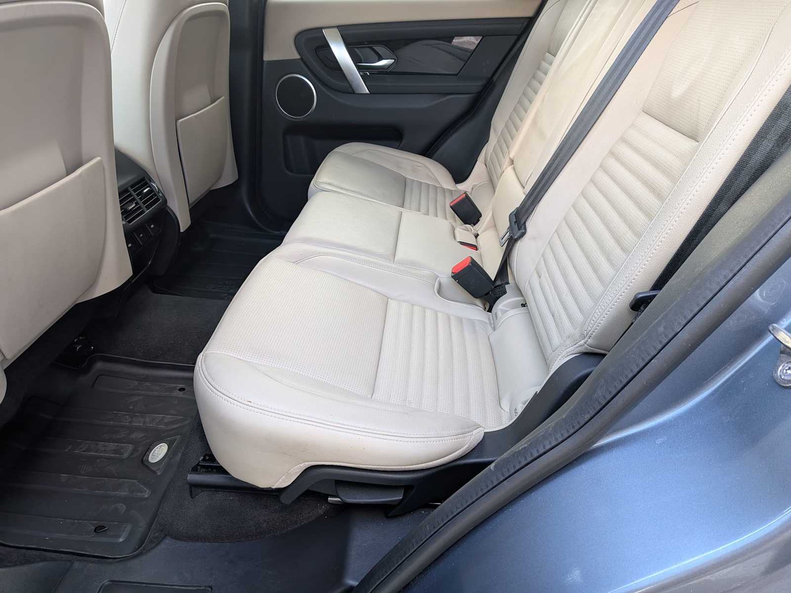 Thumbnail: 2020 Land Rover Discovery Sport - 34