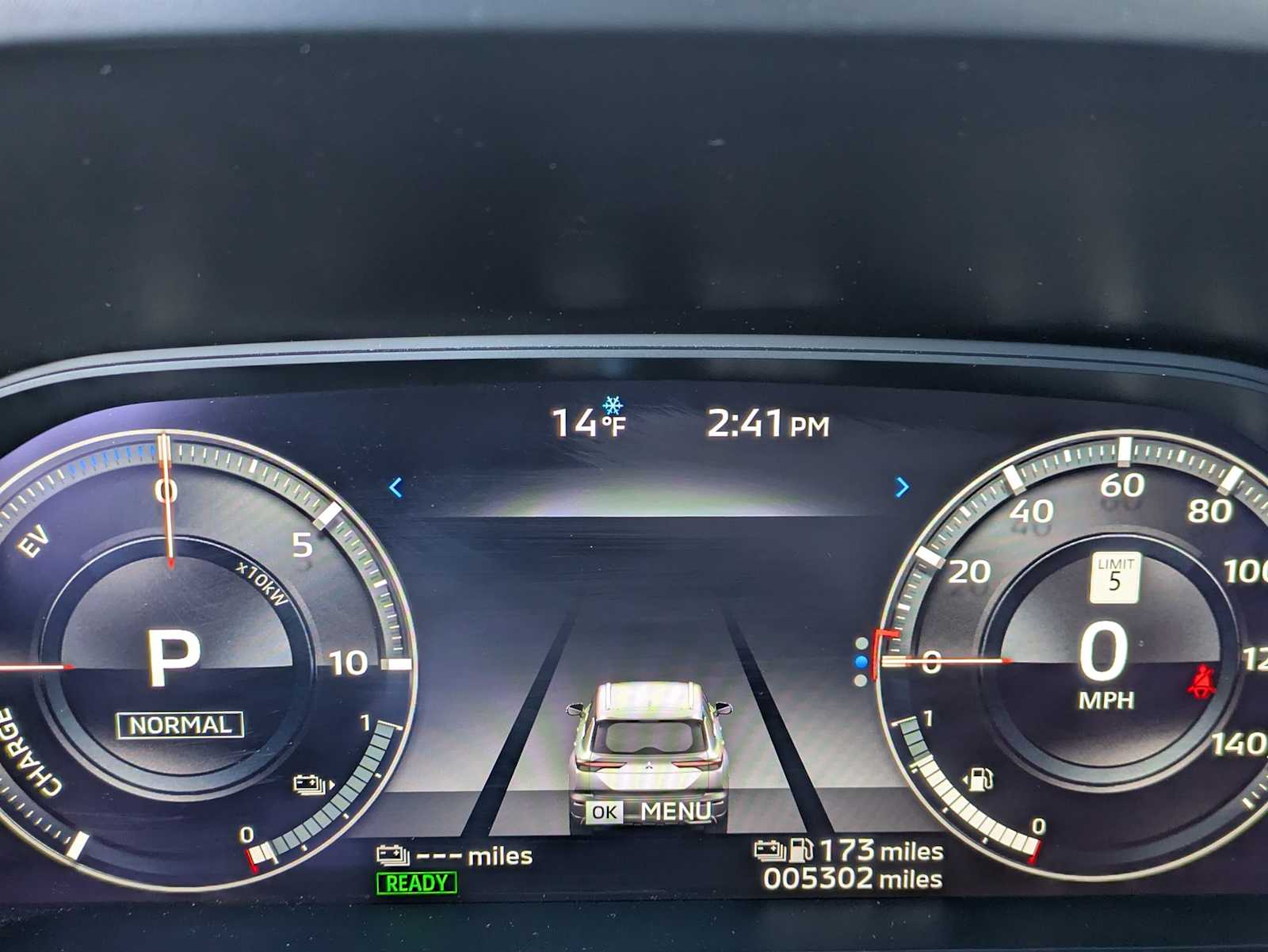 Thumbnail: 2023 Mitsubishi Outlander - 33