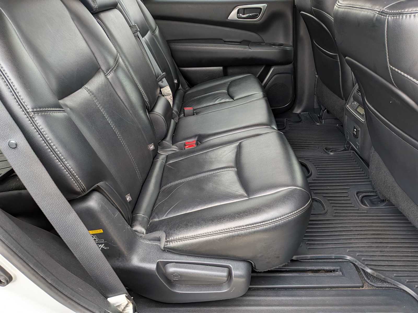 Thumbnail: 2015 Nissan Pathfinder - 19