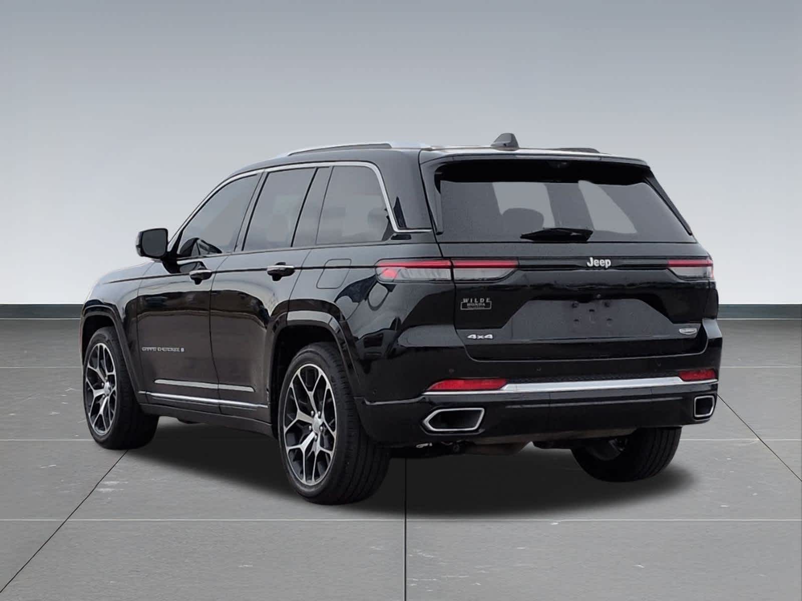Thumbnail: 2023 Jeep Grand Cherokee - 4