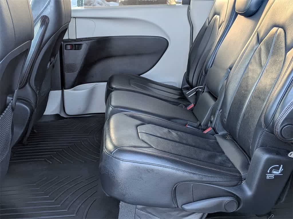 Thumbnail: 2017 Chrysler Pacifica - 17