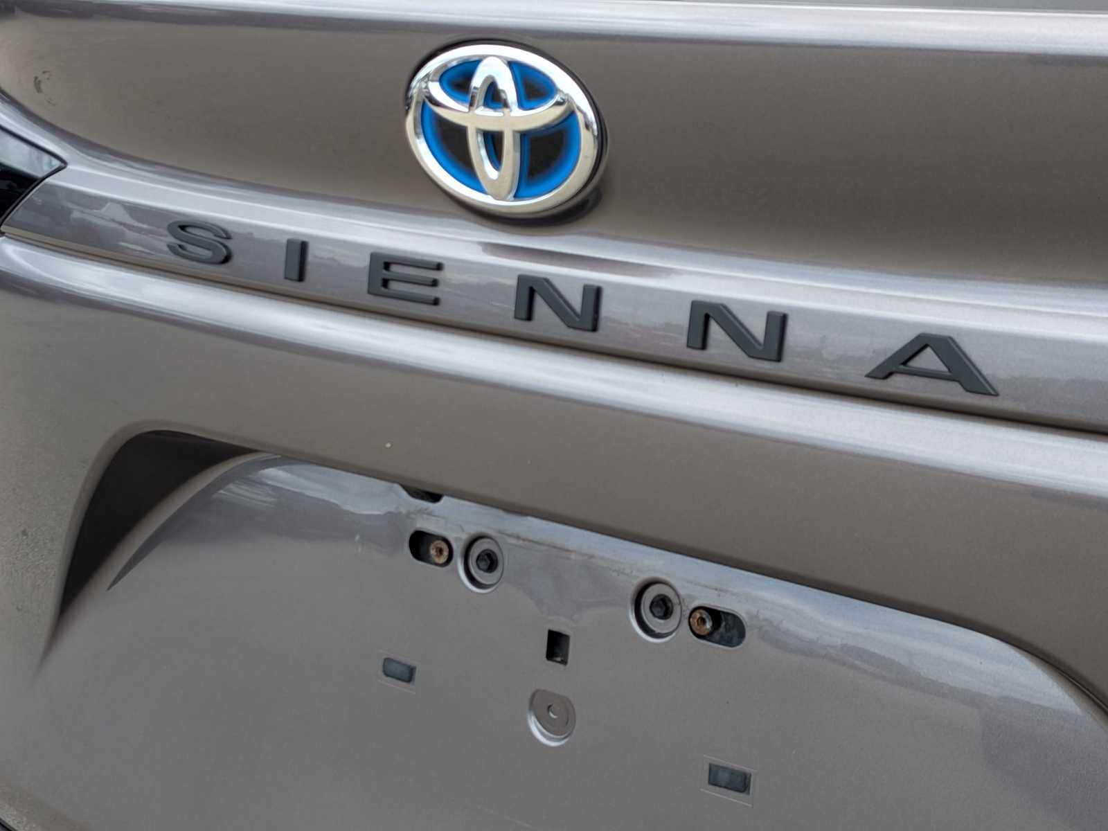 Thumbnail: 2021 Toyota Sienna - 11