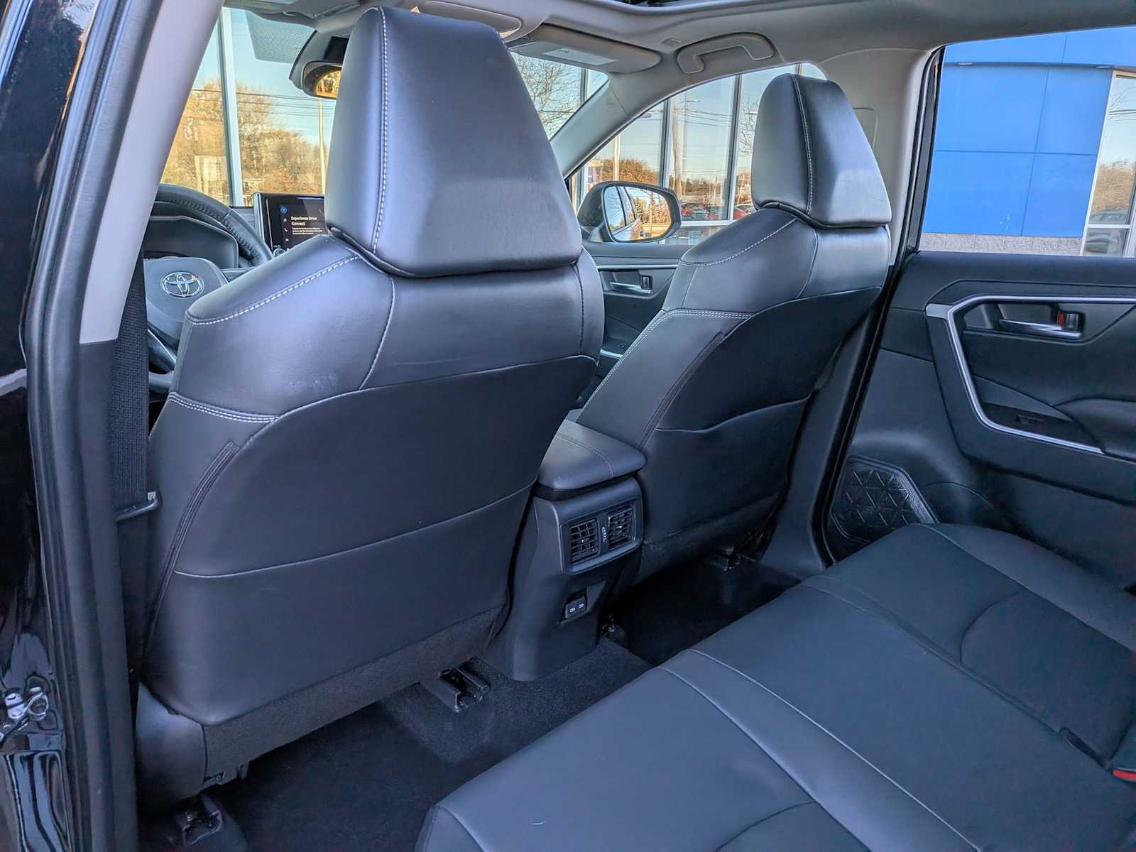 Thumbnail: 2023 Toyota RAV4 - 17