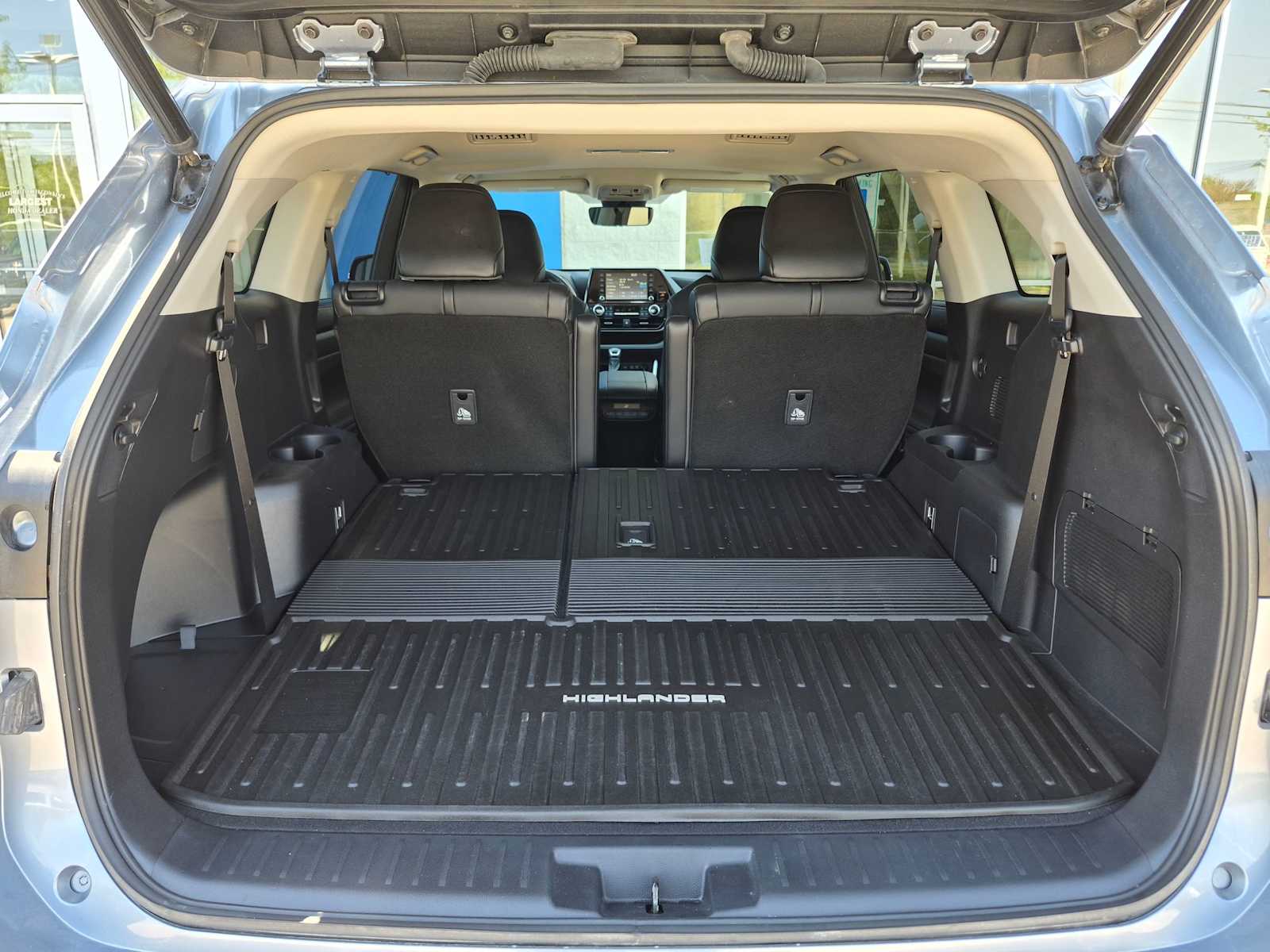 Thumbnail: 2021 Toyota Highlander - 32