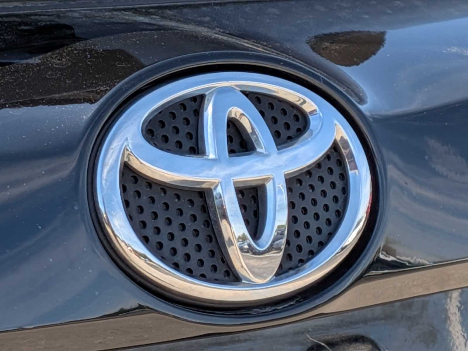 Thumbnail: 2016 Toyota RAV4 - 11