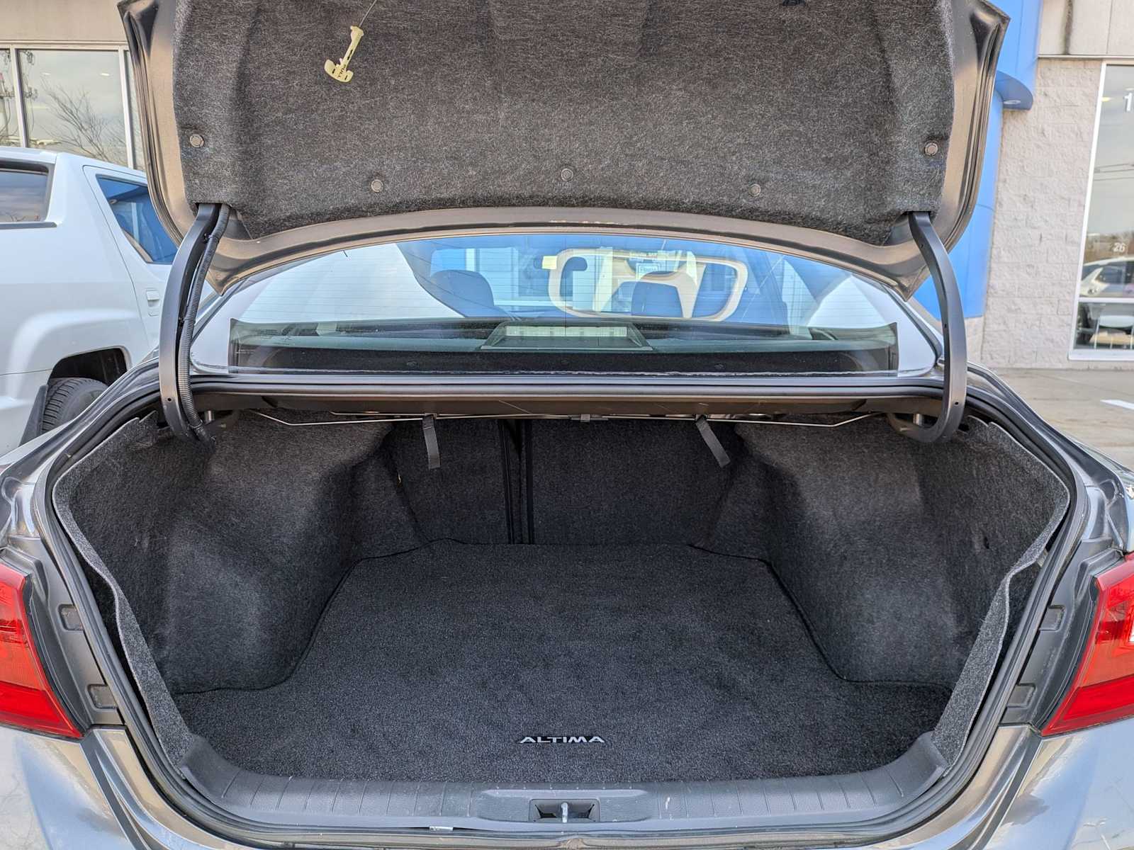 Thumbnail: 2016 Nissan Altima - 32