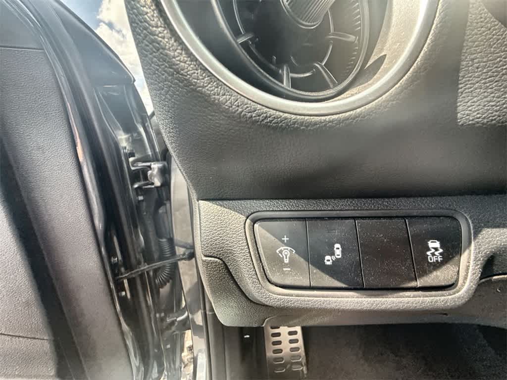 Thumbnail: 2023 Kia Forte - 16