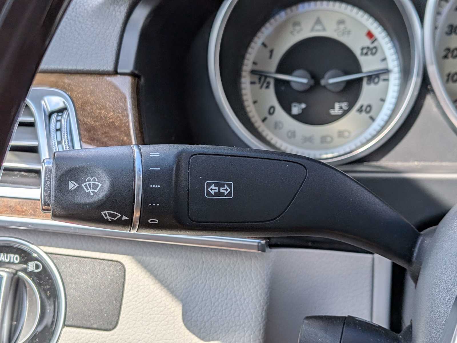Thumbnail: 2015 Mercedes-Benz E-Class - 25