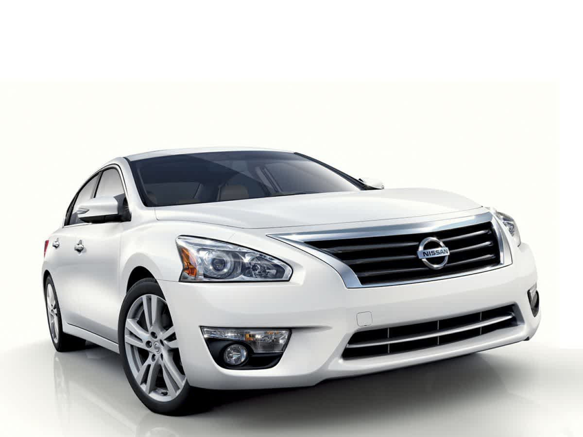 2015 Nissan Altima SV Hero Image