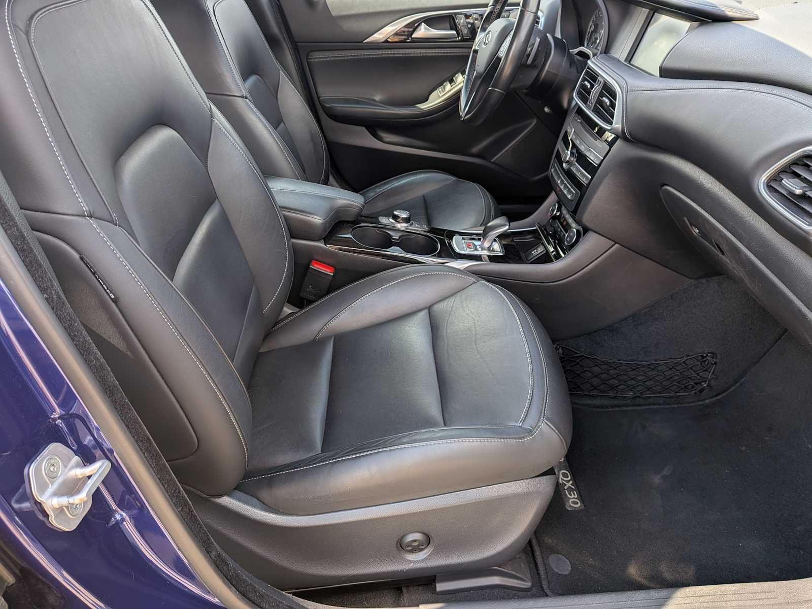 Thumbnail: 2018 INFINITI QX30 - 20