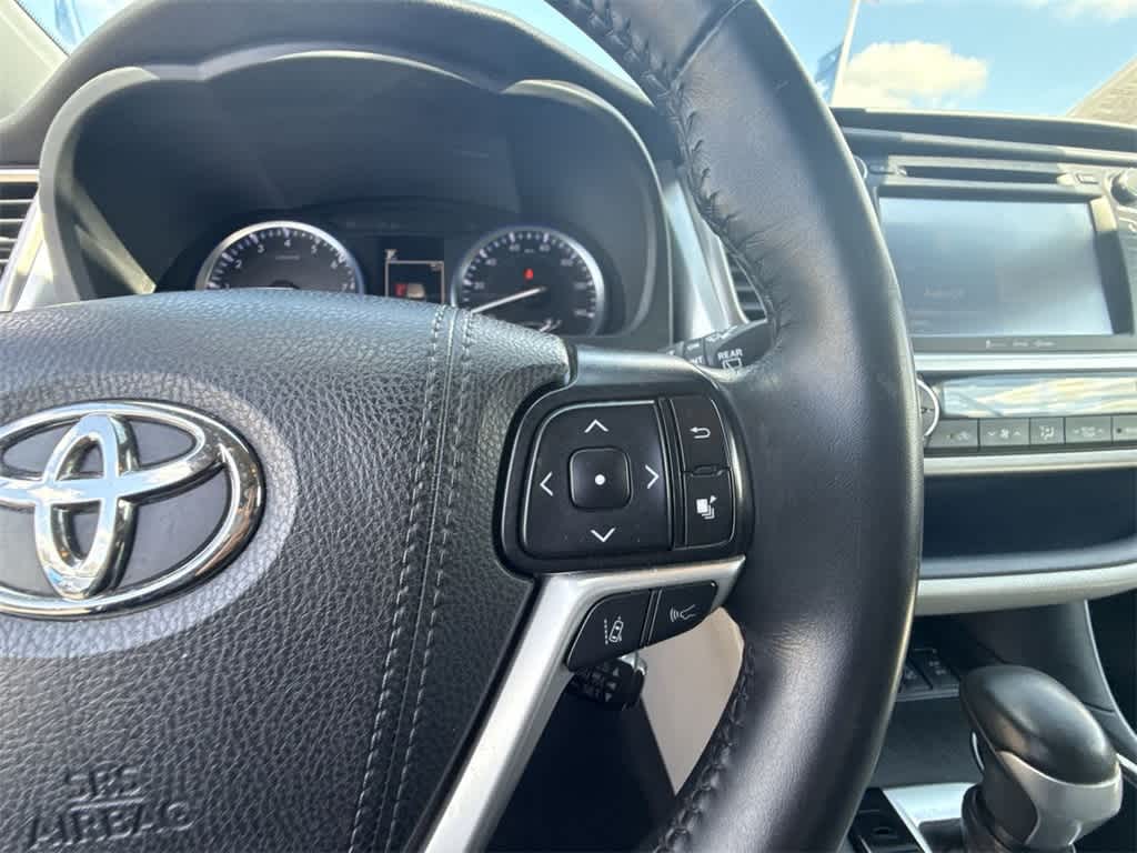 Thumbnail: 2019 Toyota Highlander - 25