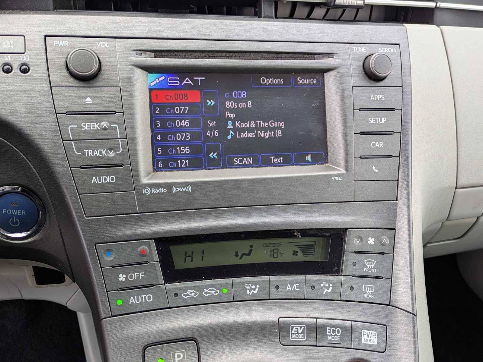 Thumbnail: 2014 Toyota Prius - 26