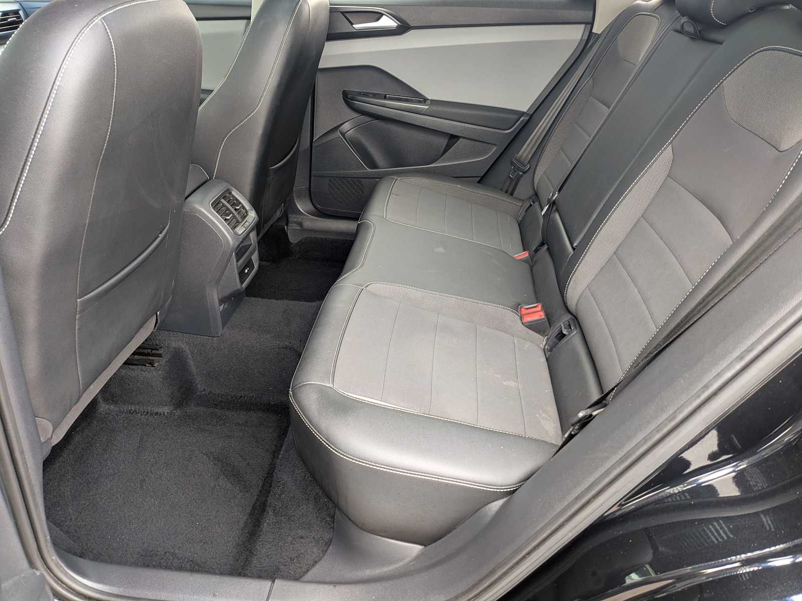 Thumbnail: 2022 Volkswagen Taos - 18