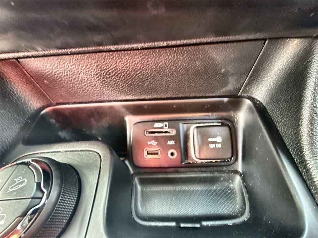Thumbnail: 2015 Jeep Cherokee - 30