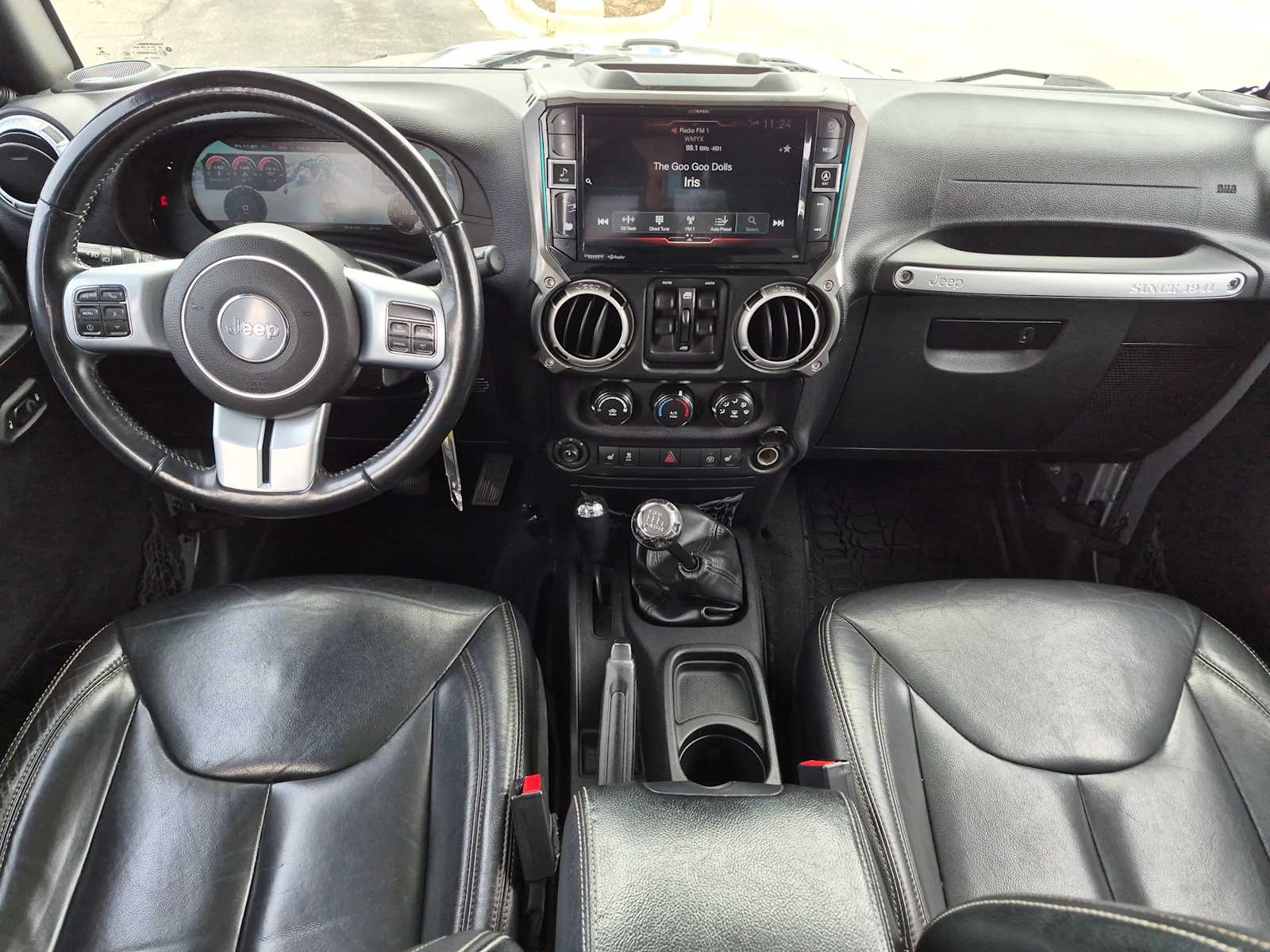 Thumbnail: 2016 Jeep Wrangler - 13