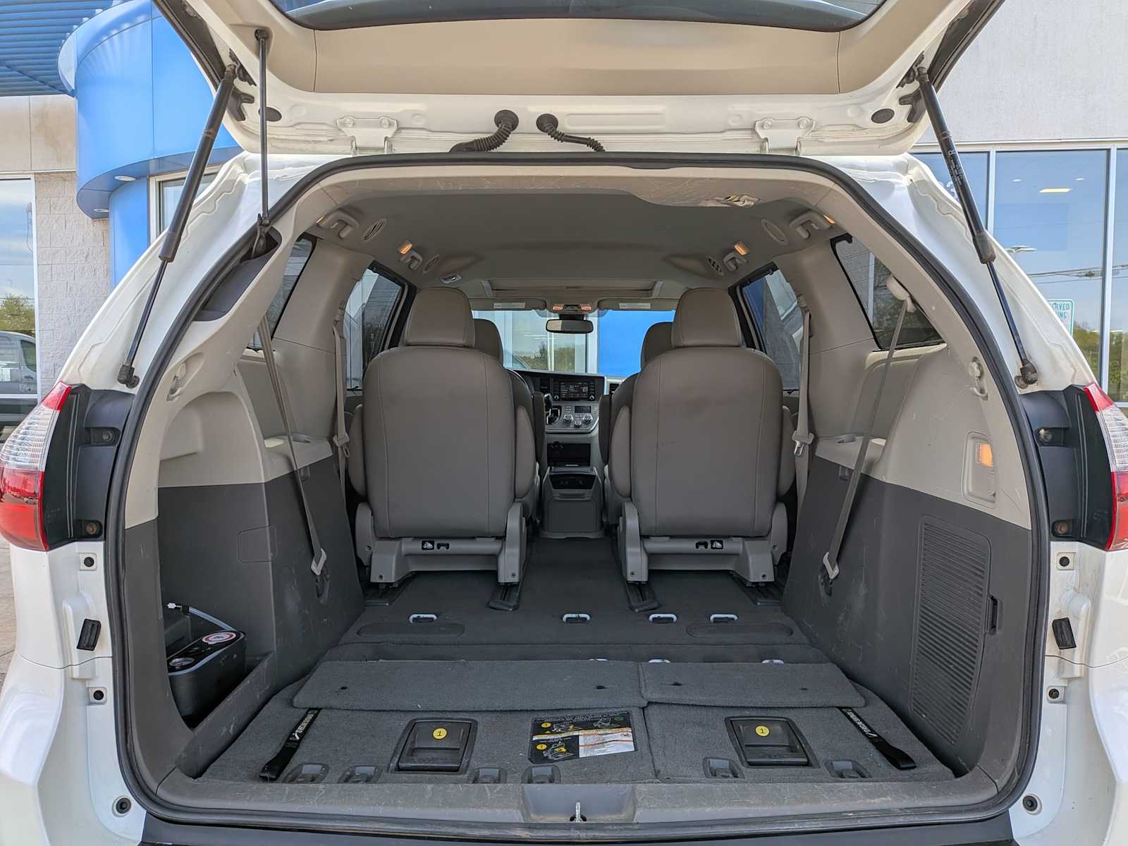 Thumbnail: 2020 Toyota Sienna - 32