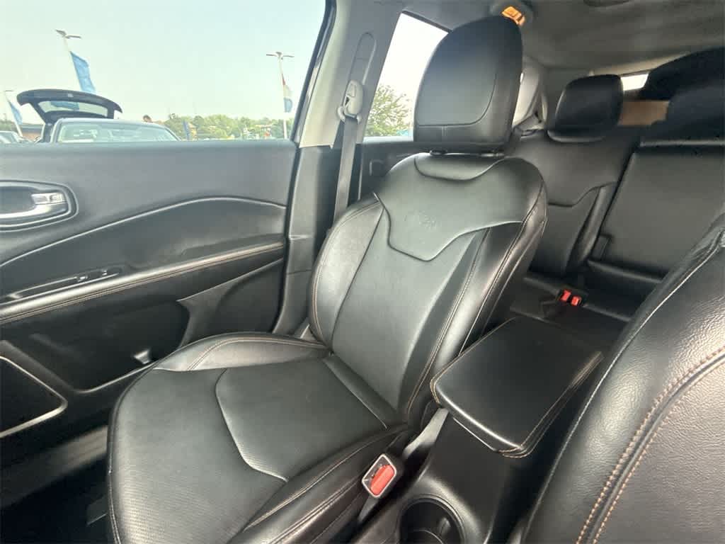 Thumbnail: 2020 Jeep Compass - 21