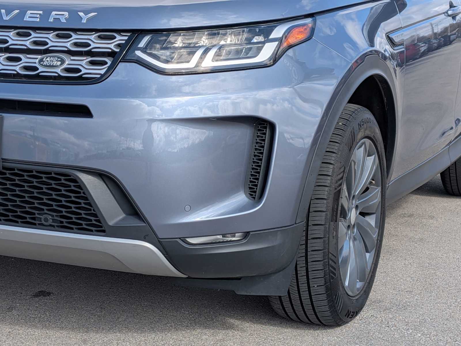 Thumbnail: 2020 Land Rover Discovery Sport - 10