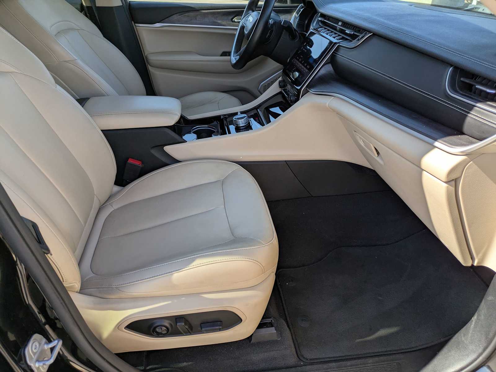 Thumbnail: 2021 Jeep Grand Cherokee L - 21