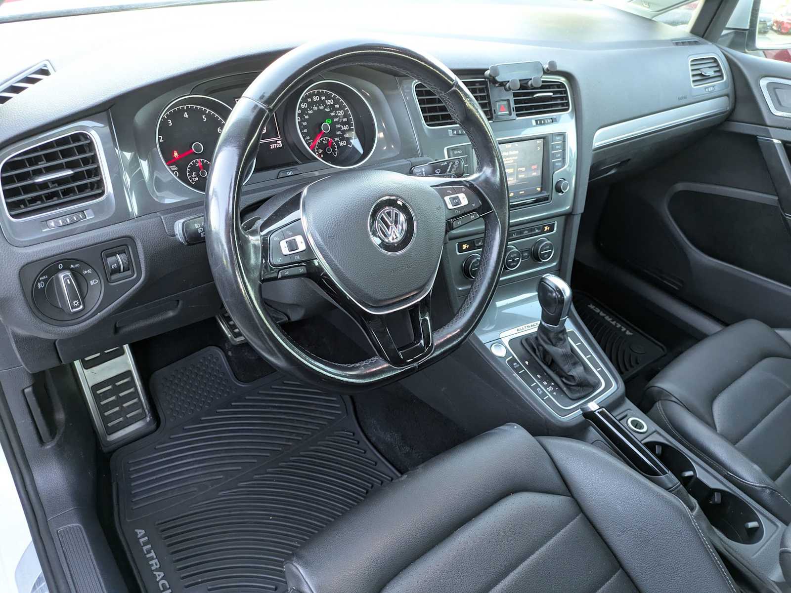2017 Volkswagen Golf Alltrack TSI SEL 4Motion photo 2