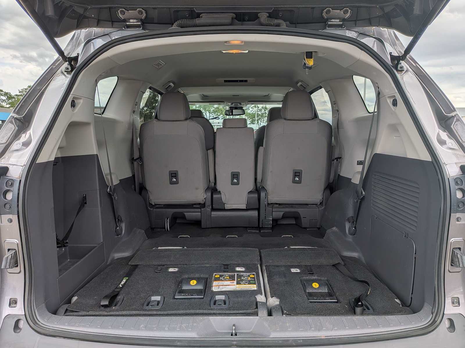 Thumbnail: 2021 Toyota Sienna - 30