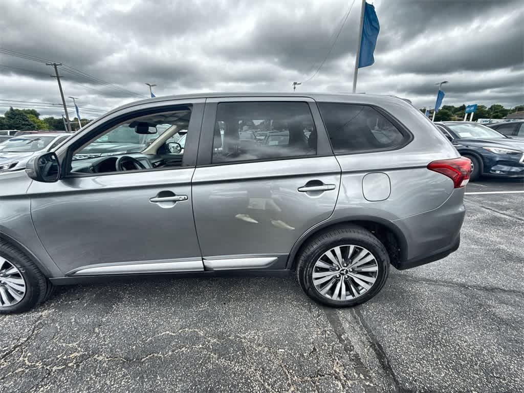 Thumbnail: 2020 Mitsubishi Outlander - 4
