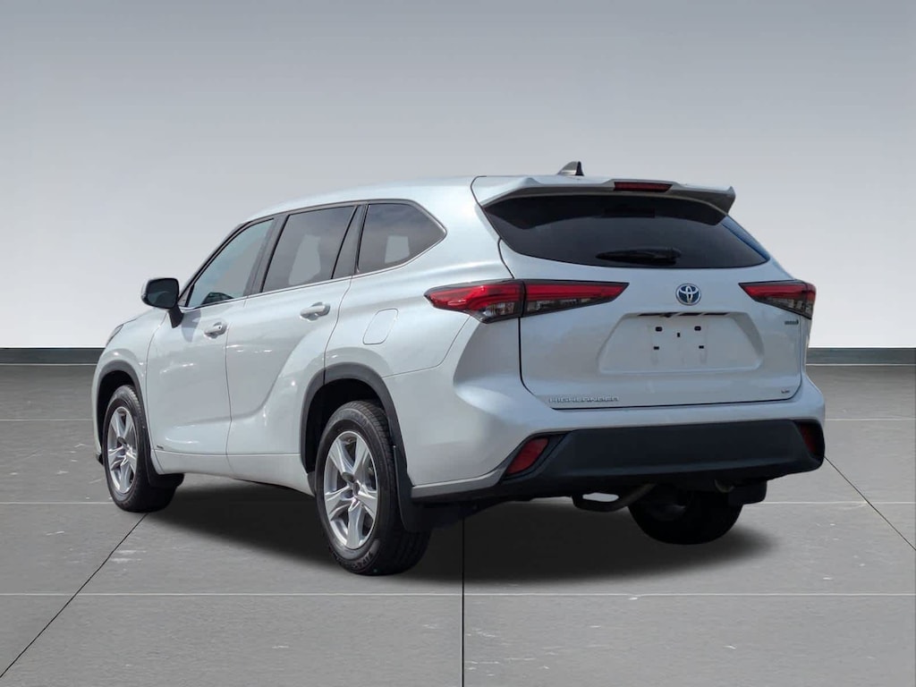 Used 2022 Toyota Highlander Hybrid LE SUV