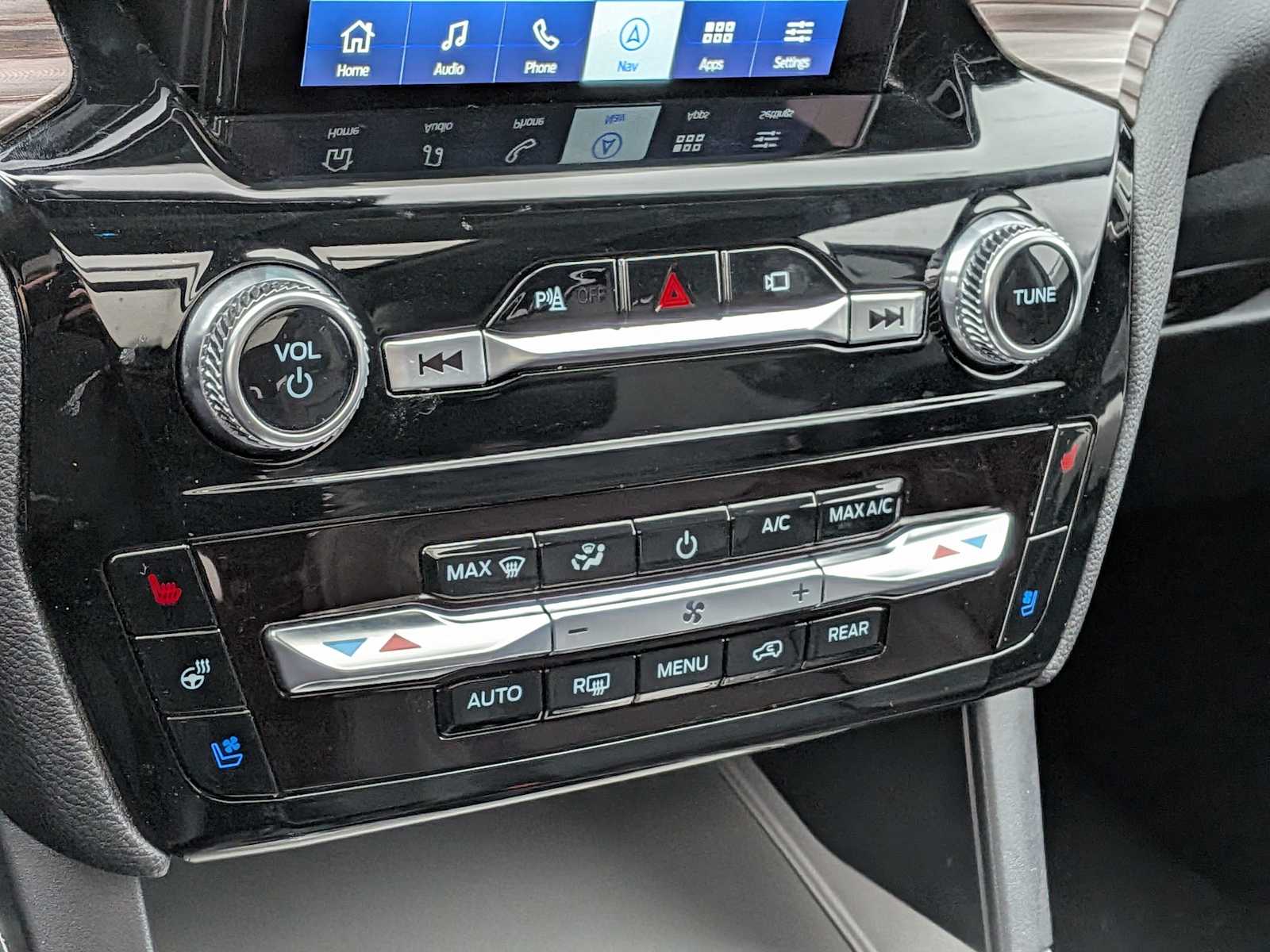 Thumbnail: 2023 Ford Explorer - 31