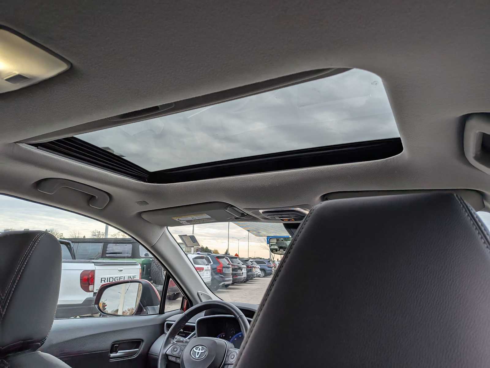 Thumbnail: 2022 Toyota Corolla Cross - 21