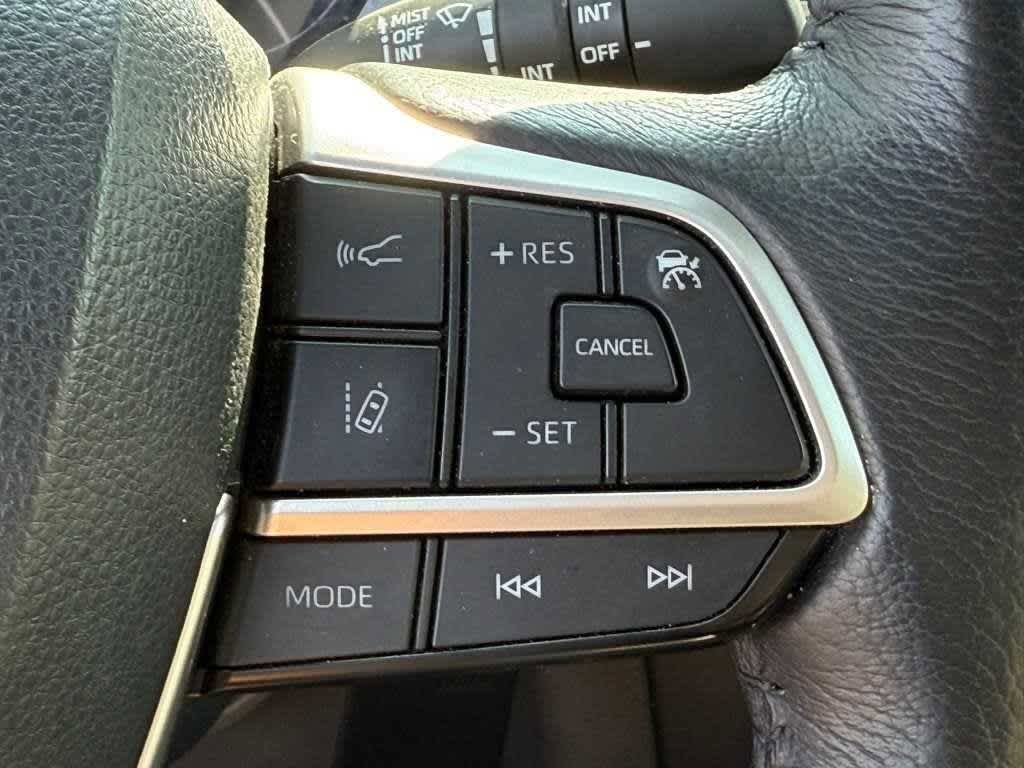 Thumbnail: 2022 Toyota Sienna - 17