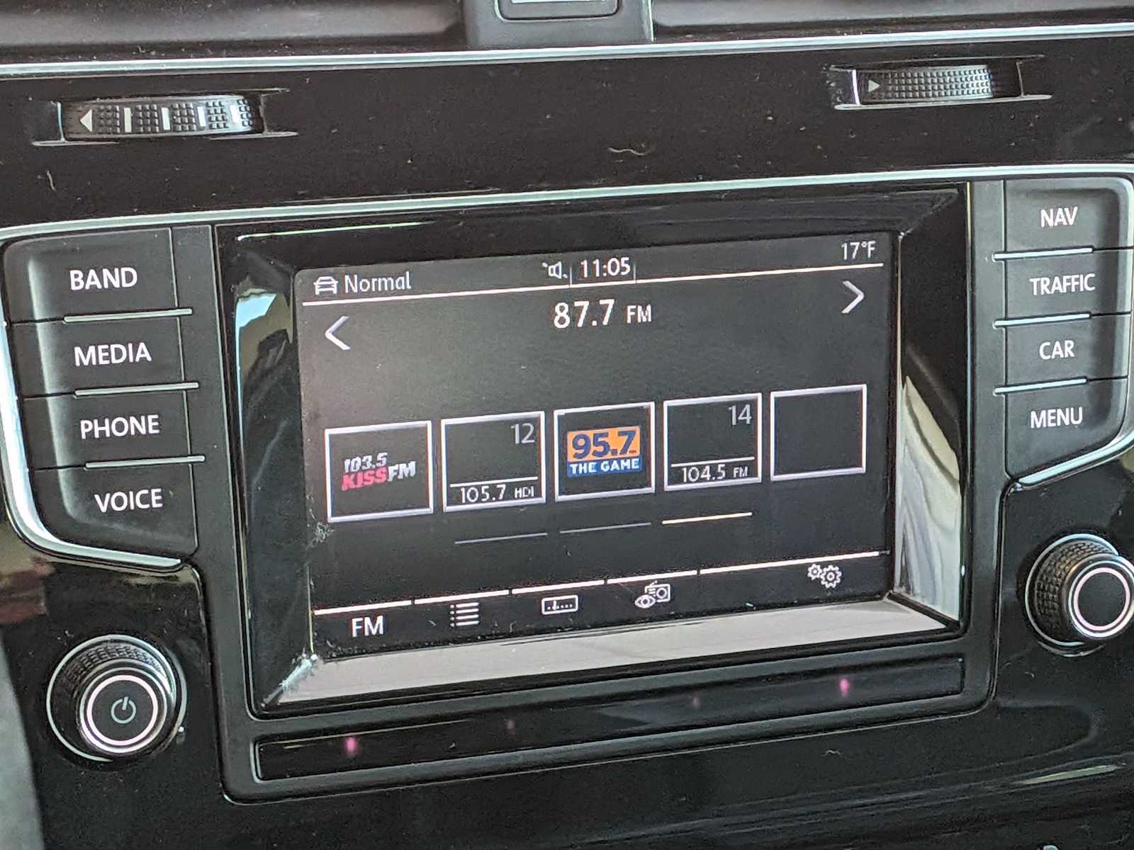 Thumbnail: 2015 Volkswagen Golf - 25