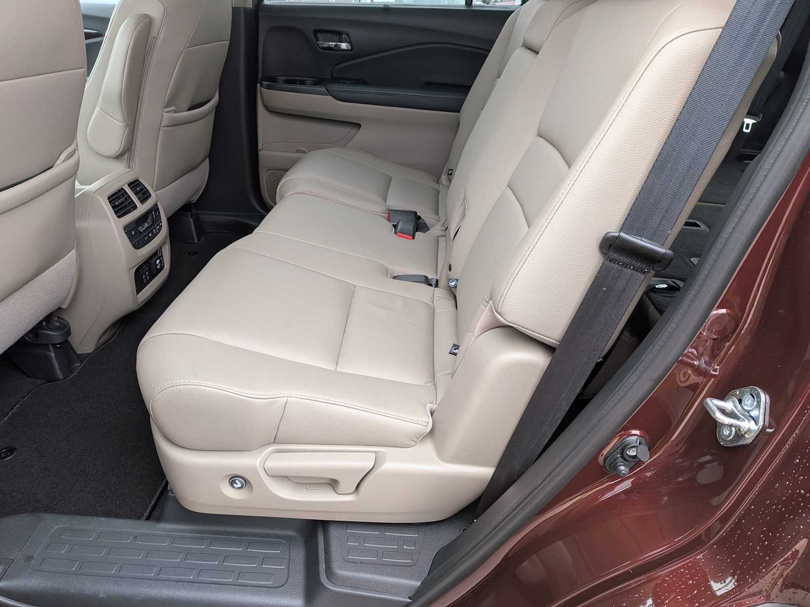 Thumbnail: 2019 Honda Pilot - 22