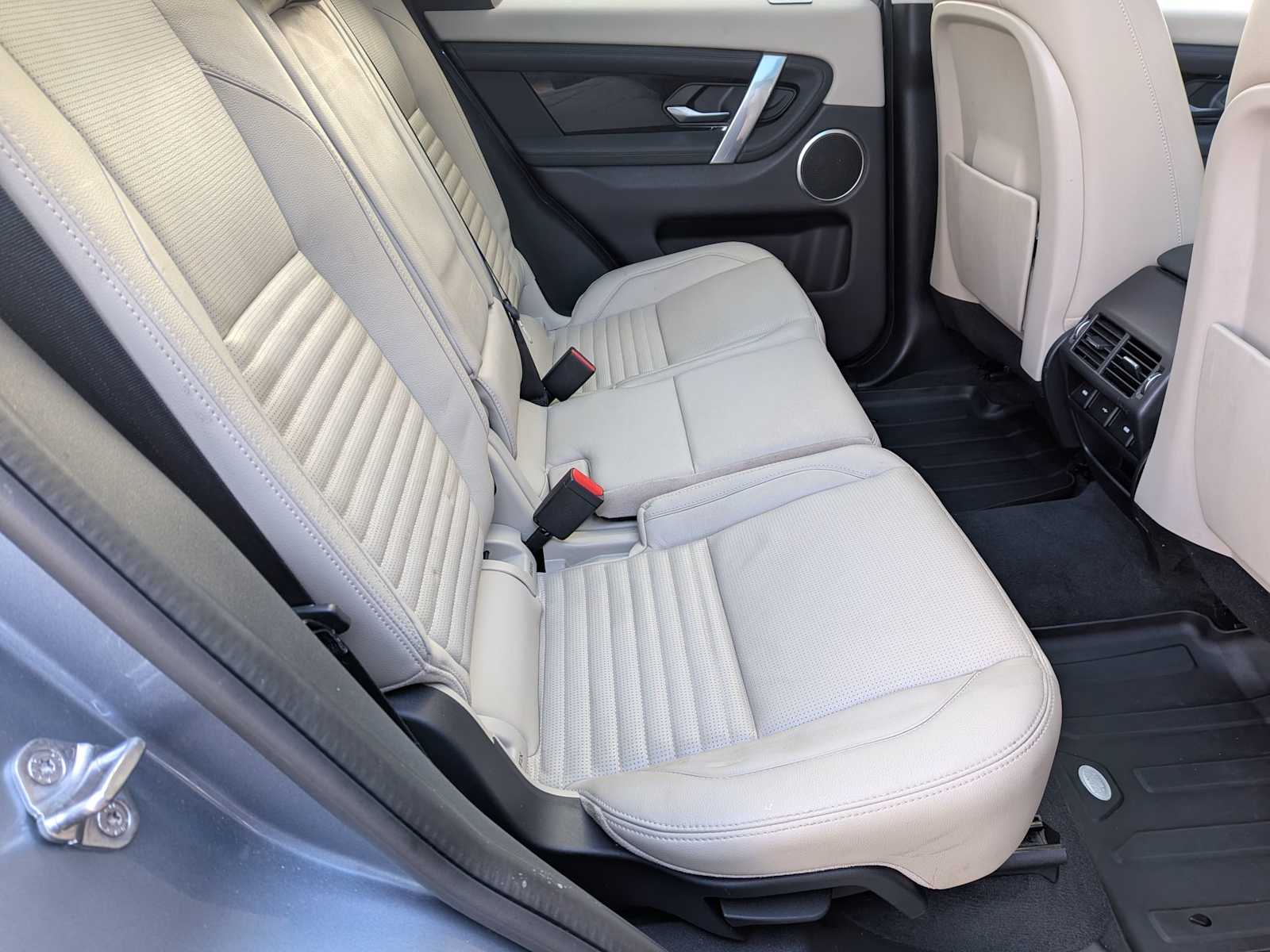 Thumbnail: 2020 Land Rover Discovery Sport - 19