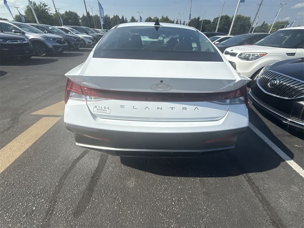 Thumbnail: 2025 Hyundai Elantra - 11