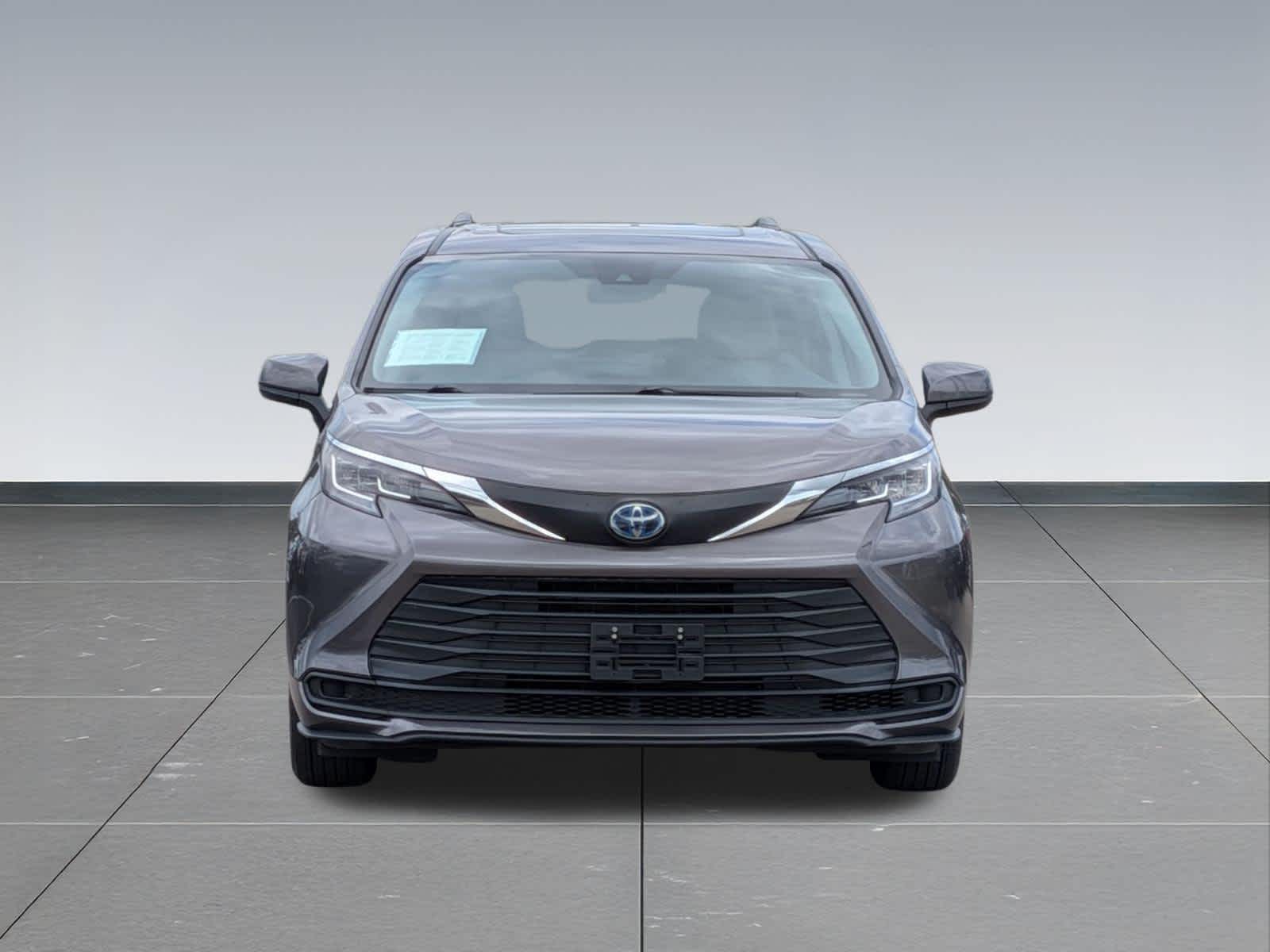 Thumbnail: 2021 Toyota Sienna - 8