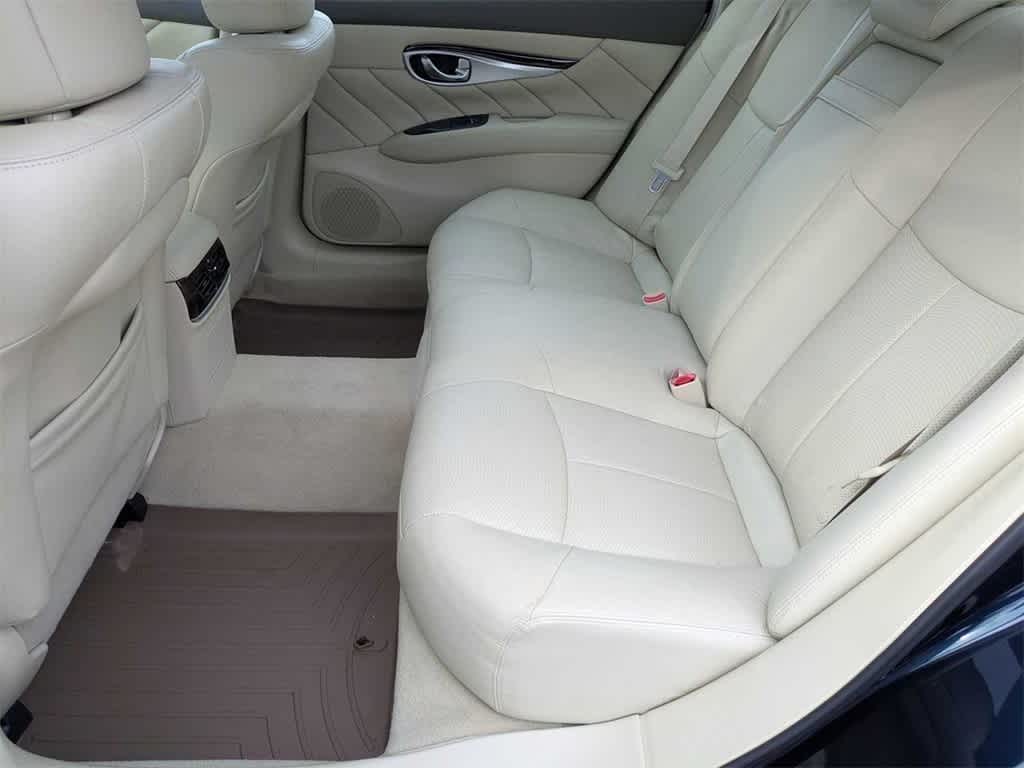 Thumbnail: 2016 INFINITI Q70 - 19