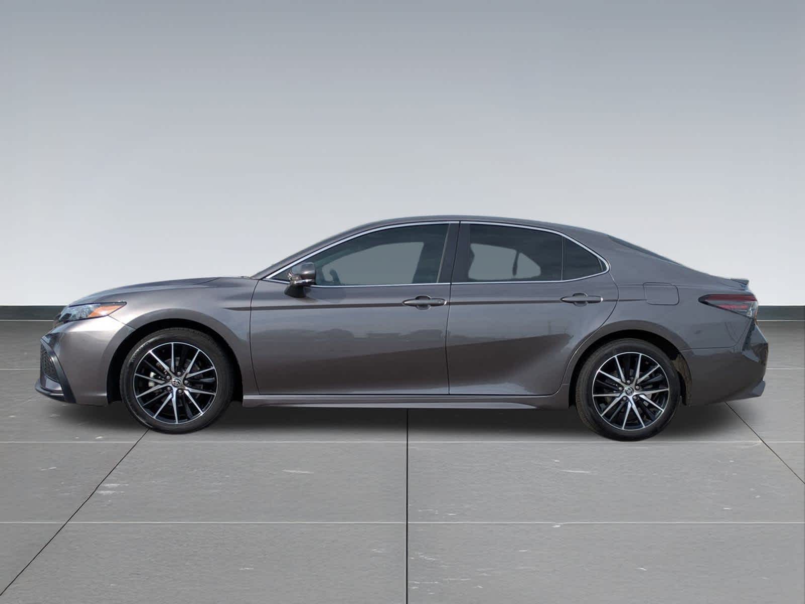 2023 Toyota Camry SE photo 3