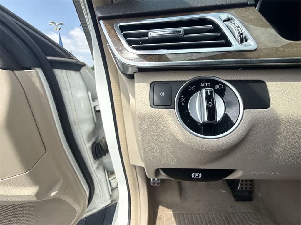 Thumbnail: 2015 Mercedes-Benz E-Class - 15