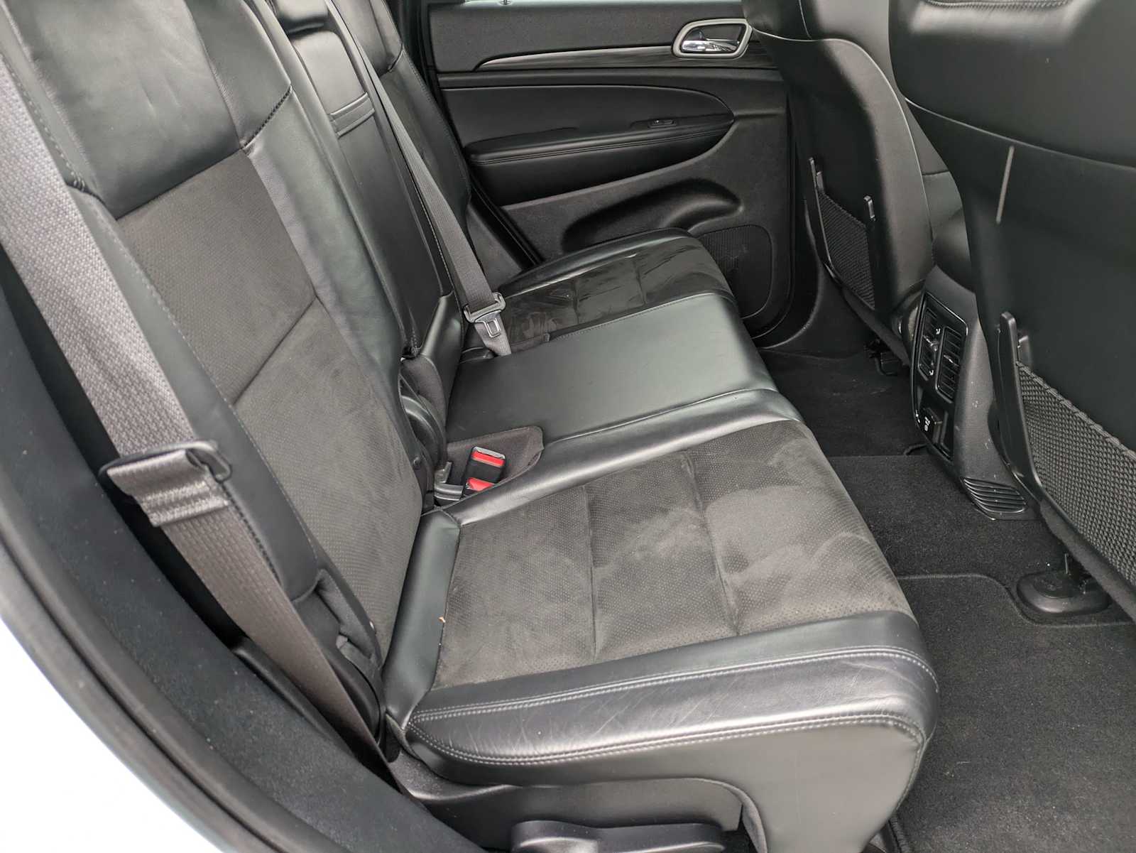 Thumbnail: 2020 Jeep Grand Cherokee - 20