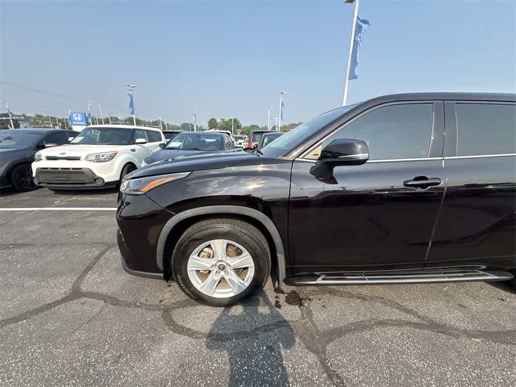 Thumbnail: 2021 Toyota Highlander - 3