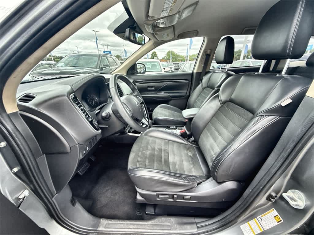 Thumbnail: 2020 Mitsubishi Outlander - 2