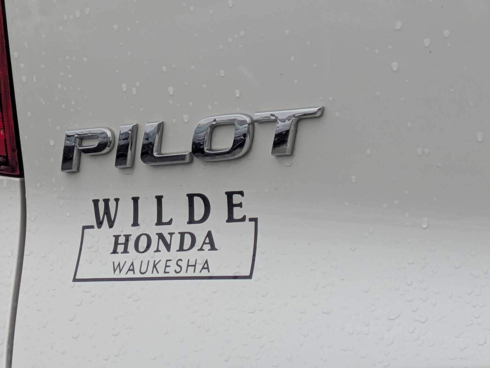 Thumbnail: 2017 Honda Pilot - 12