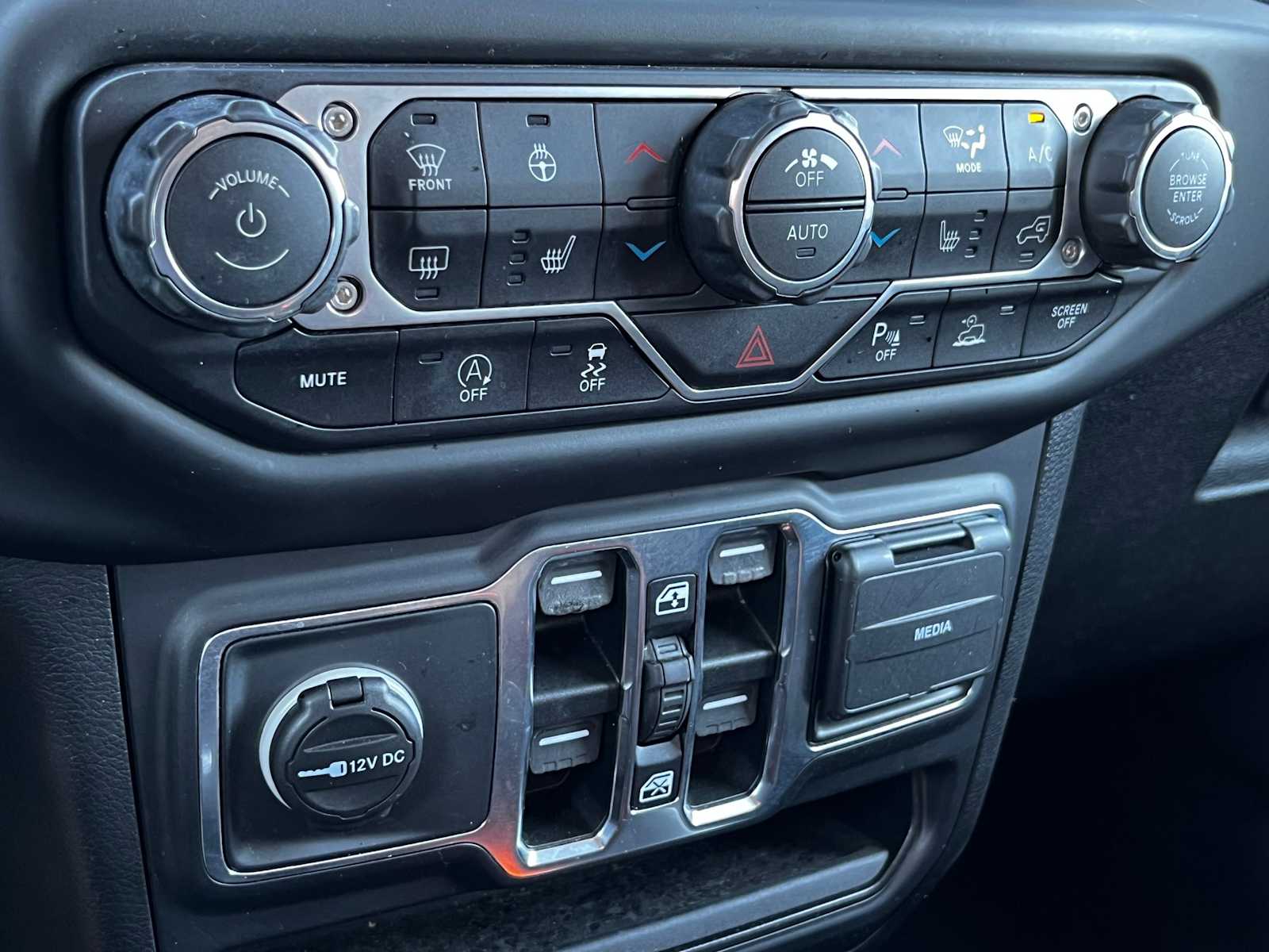 Thumbnail: 2021 Jeep Wrangler - 28