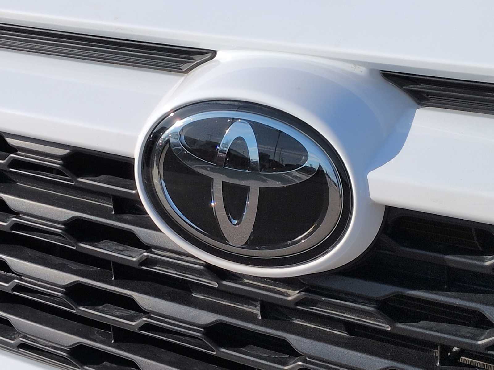 Thumbnail: 2019 Toyota RAV4 - 11