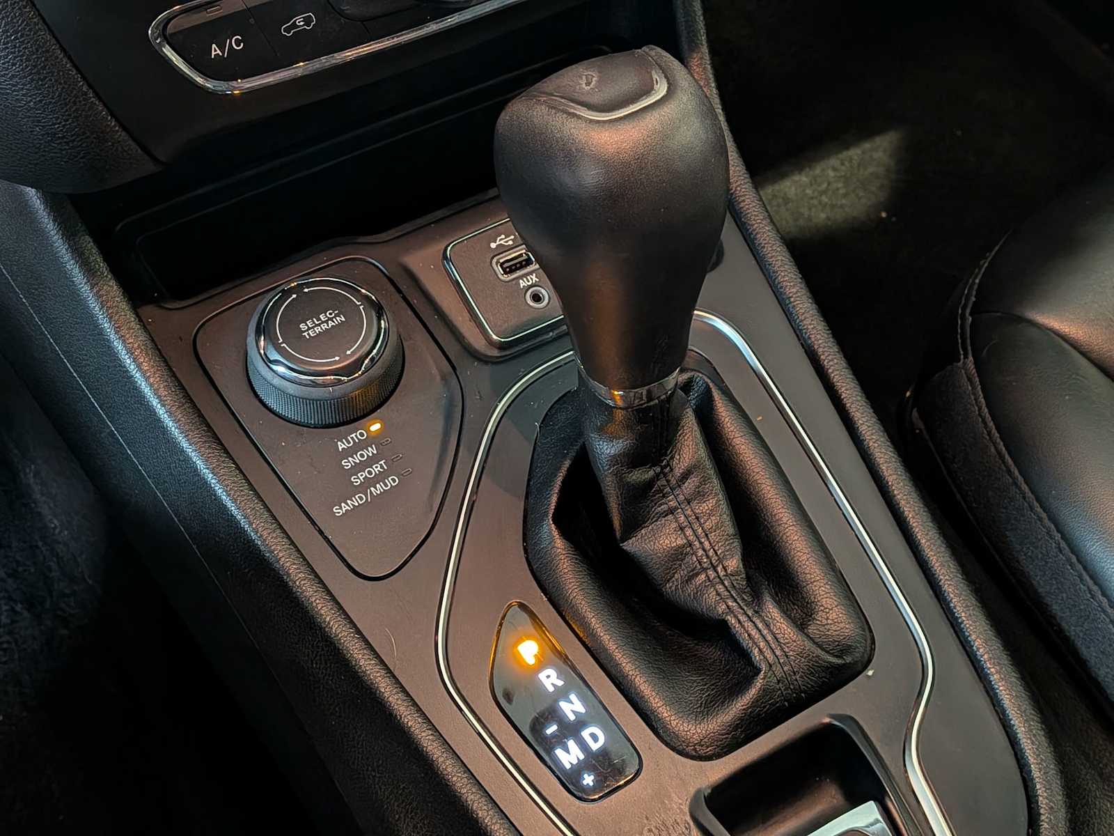 Thumbnail: 2019 Jeep Cherokee - 29