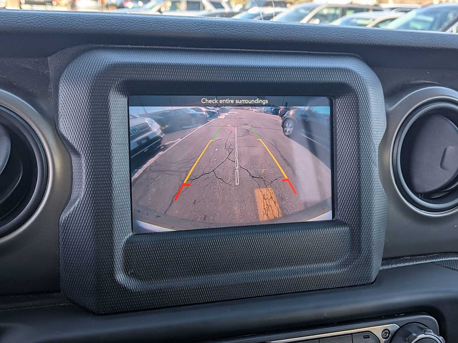 Thumbnail: 2019 Jeep Wrangler - 26