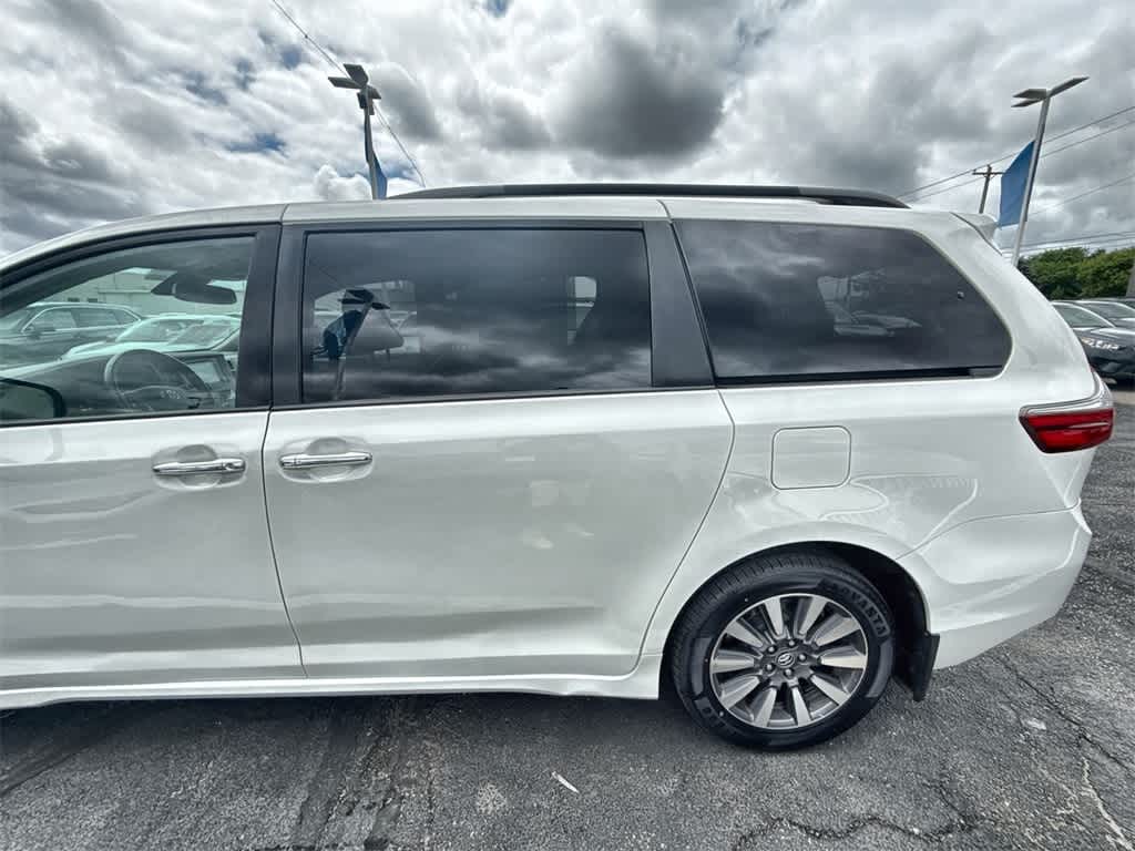 2020 Toyota Sienna XLE Premium photo 4